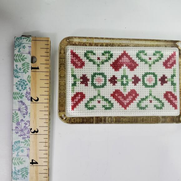 Vintage 83' Hearts Floral Cross Stitch Handmade Glass Paperweight Office Decor - Picture 10 of 11